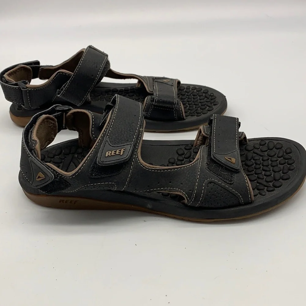 Reef Sandals with unique adjustable strap design